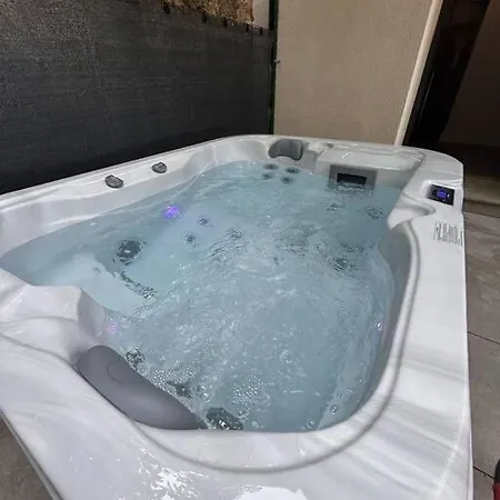 Appartement Petit Et Son Abrite *