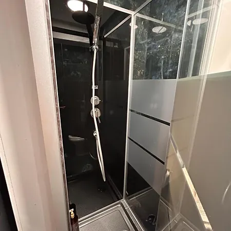 Petit Et Son Abrite * Нанси