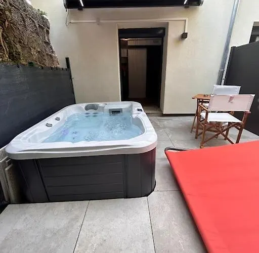 Petit Et Son Abrite * Nancy