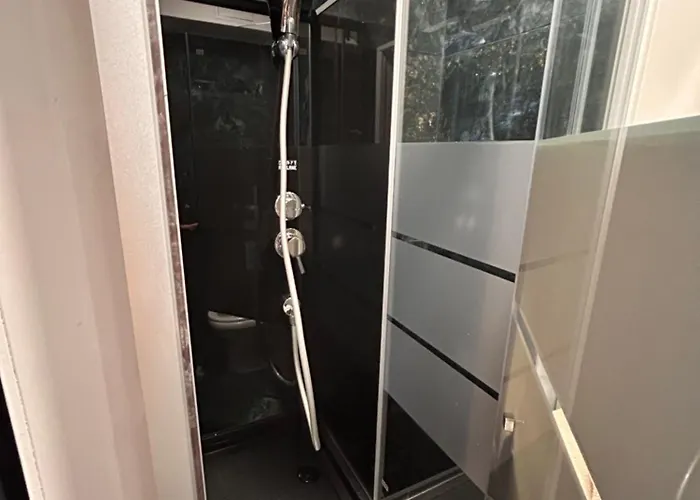 Petit Et Son Abrite * Nancy